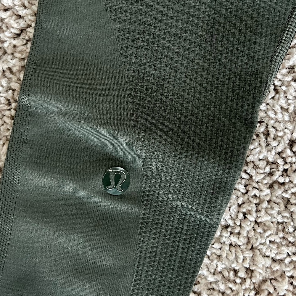 Compression Crop Legging - image 3